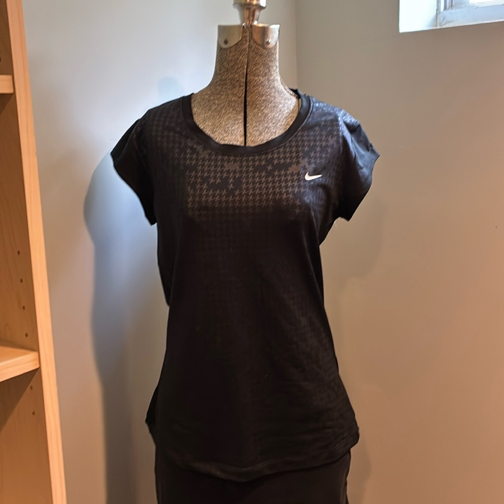 💜 4/$20 - Nike Dri-Fit Cap Sleeve Top
